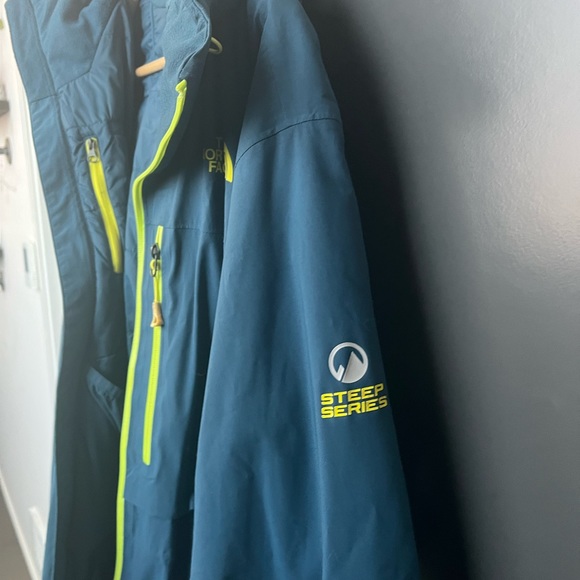 The North Face Summit Series Jacket - Picture 3 of 4